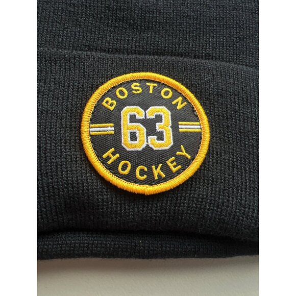 Beechfield Boston Hockey 63 Beanie Hat Unisex OS Circle Patch Black Yellow Knit - Picture 3 of 6